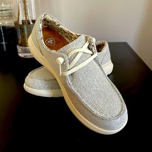 Ariat Women’s Hilo NWOT tried on inside only. 8B